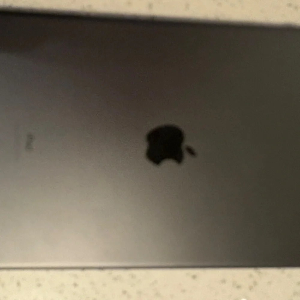 9th Gen iPad 8Gb, w/Pink Bluetooth Keyboard & Case